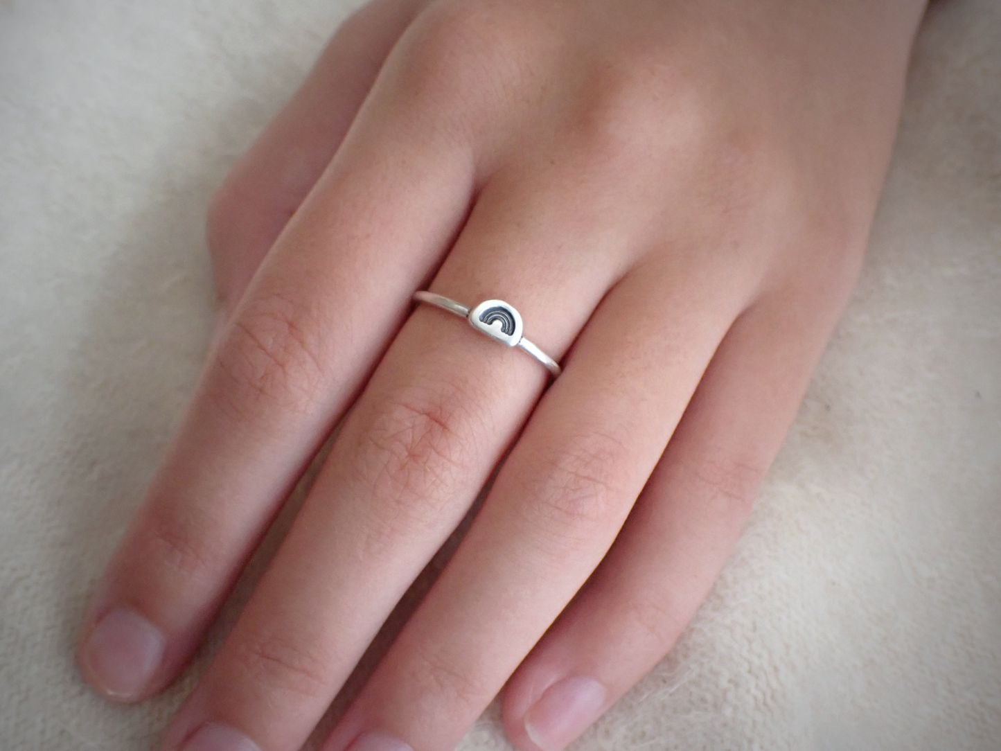 Evie ・ Dainty Sterling Silver Rainbow Ring