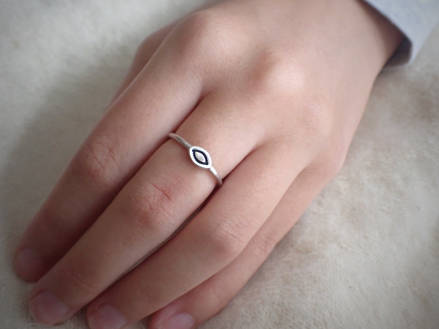 Semilla・ Dainty Sterling Silver Seed Ring