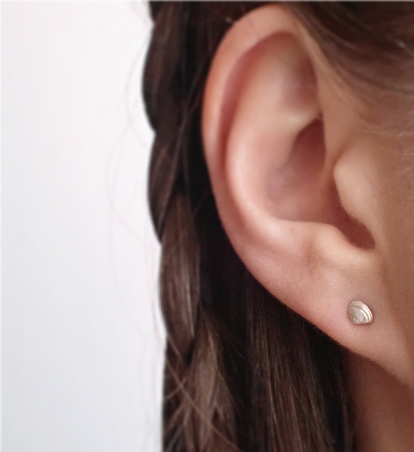 Clam Shell ・ Tiny Silver Stud Earrings