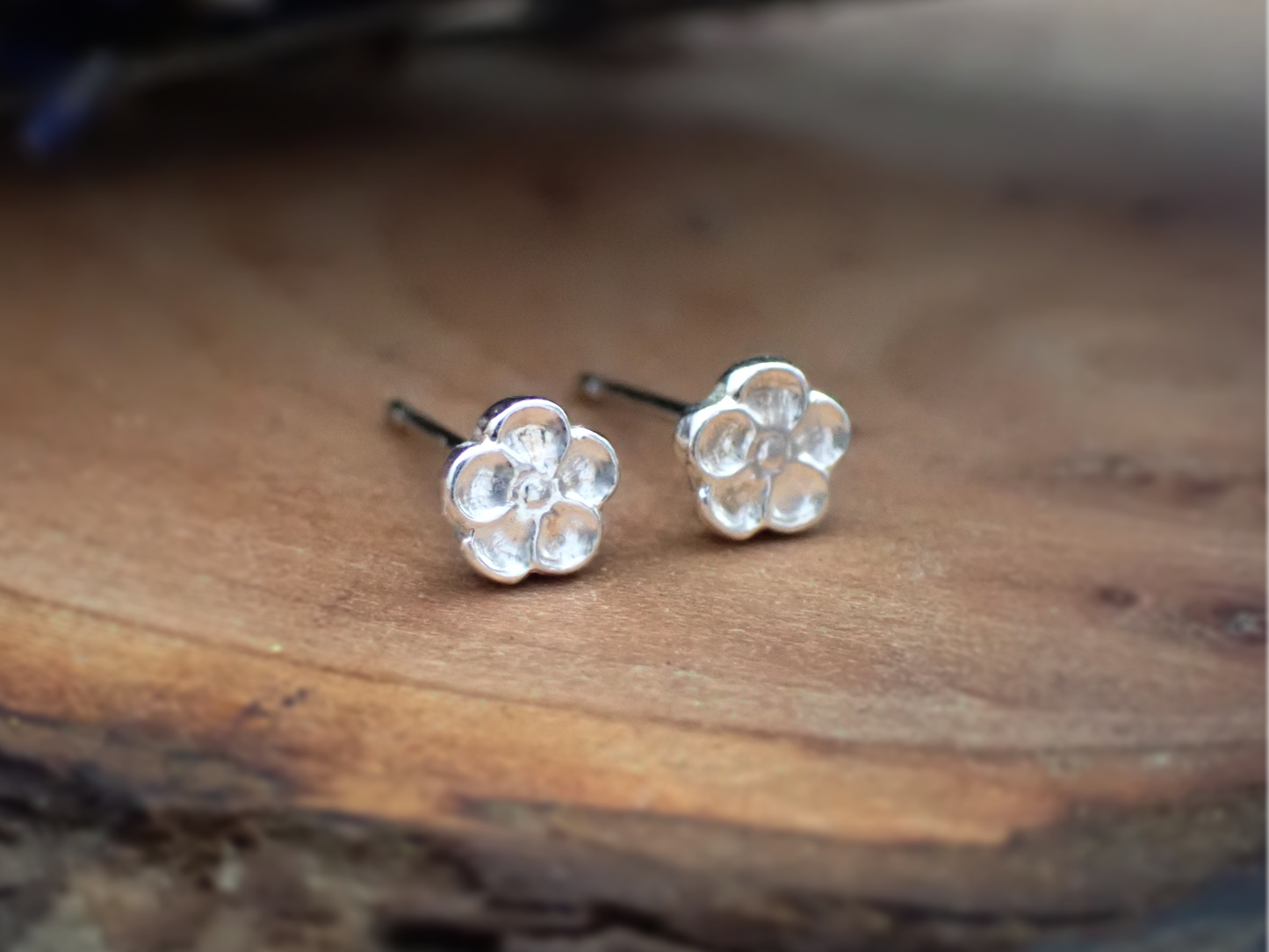 Forget Me Not ・ Dainty Silver Stud Earrings