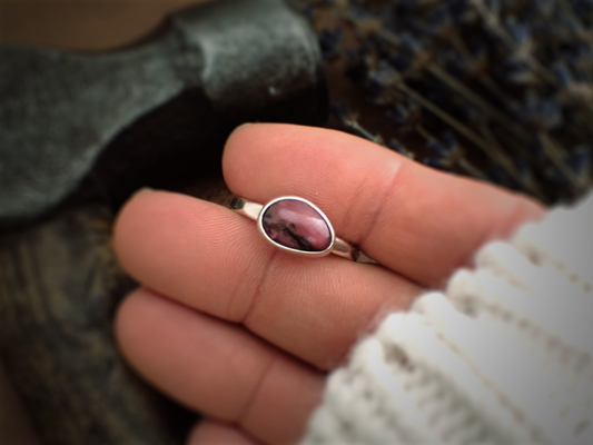 Black Cherry ・ Rhodonite + Silver Ring ・ Size R
