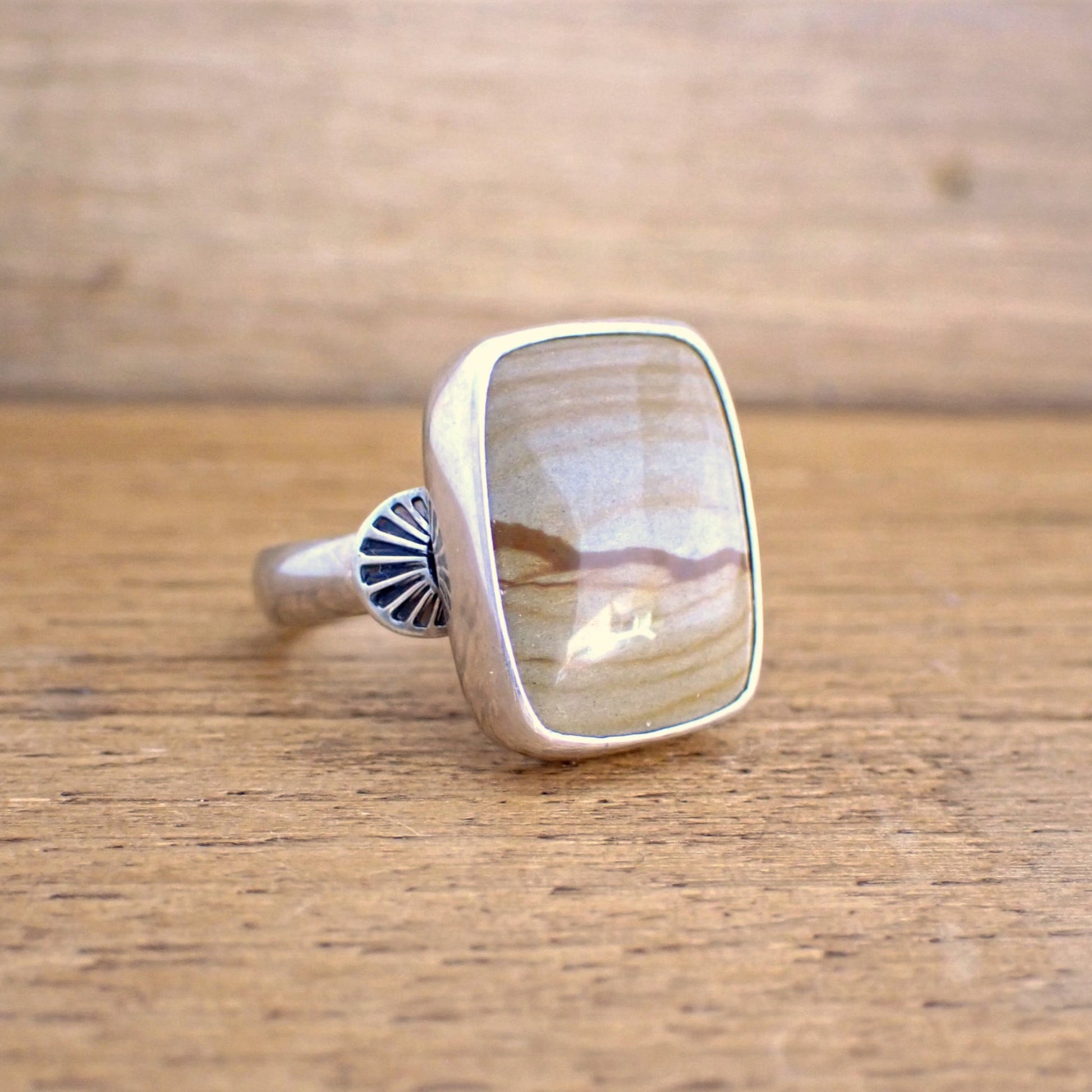 alternative view of the Roam ring which really shows the high polished glossiness of the jasper