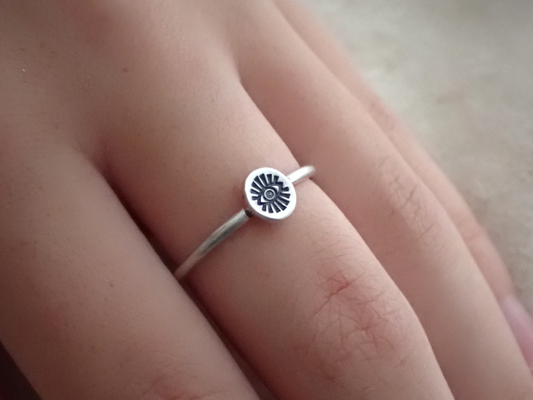 Alyx ・ Dainty Sterling Silver Eye Ring