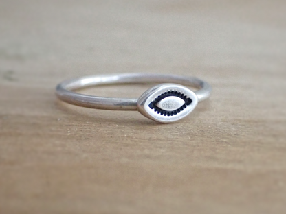 Semilla・ Dainty Sterling Silver Seed Ring