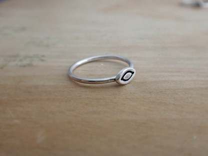 Semilla・ Dainty Sterling Silver Seed Ring