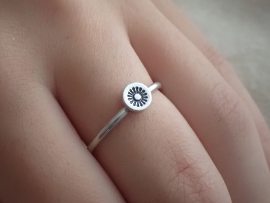 Ravi・ Dainty Sterling Silver Sunshine Ring