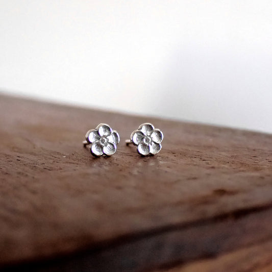 Forget Me Not ・ Dainty Silver Stud Earrings
